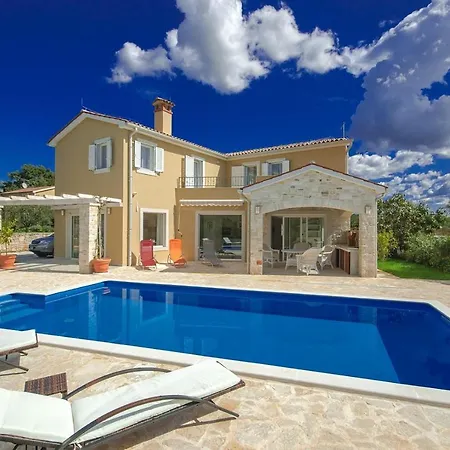 Villa Larisa Vošteni