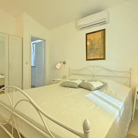 Villa Larisa Vošteni